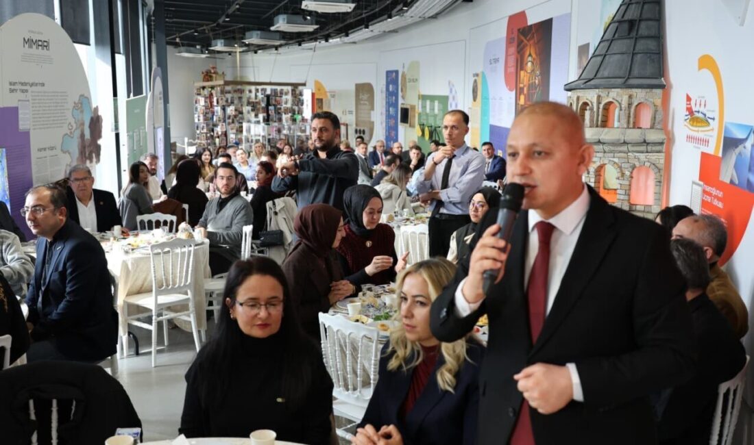 Kırıkkale Belediyesinin 24 Kasım Öğretmenler Günü etkinliğinde, Başkan Ahmet Önal