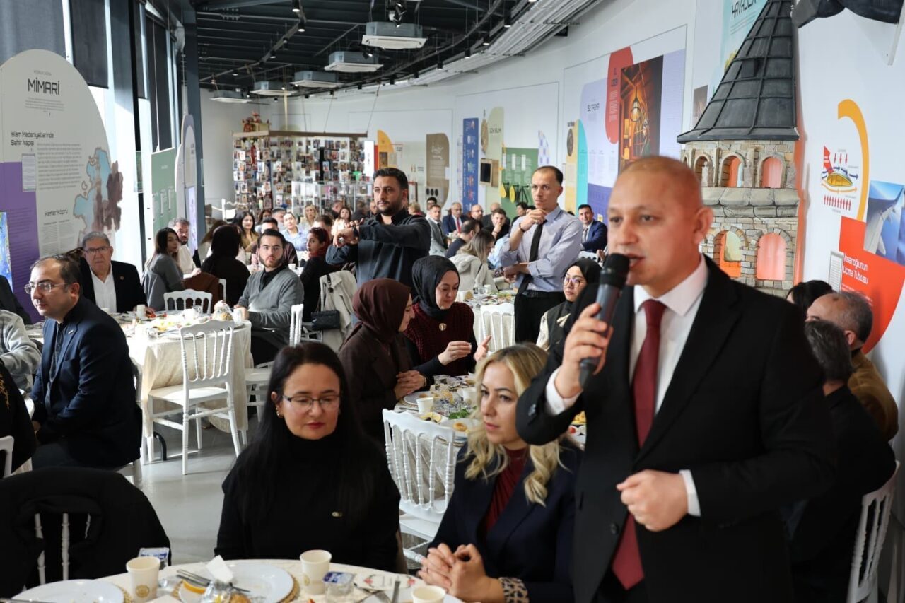 Kırıkkale Belediyesinin 24 Kasım Öğretmenler Günü etkinliğinde, Başkan Ahmet Önal