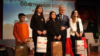 Kırıkkale'de 24 Kasım Öğretmenler Günü, Cumhuriyet ve Demokrasi Meydanı'nda çelenk