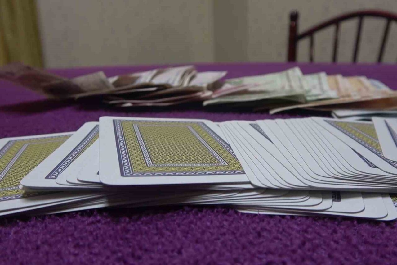 Kırıkkale'de polis, Çiçekçileri Sevenler Derneği'nde düzenlediği operasyonda 12 kişiye toplam