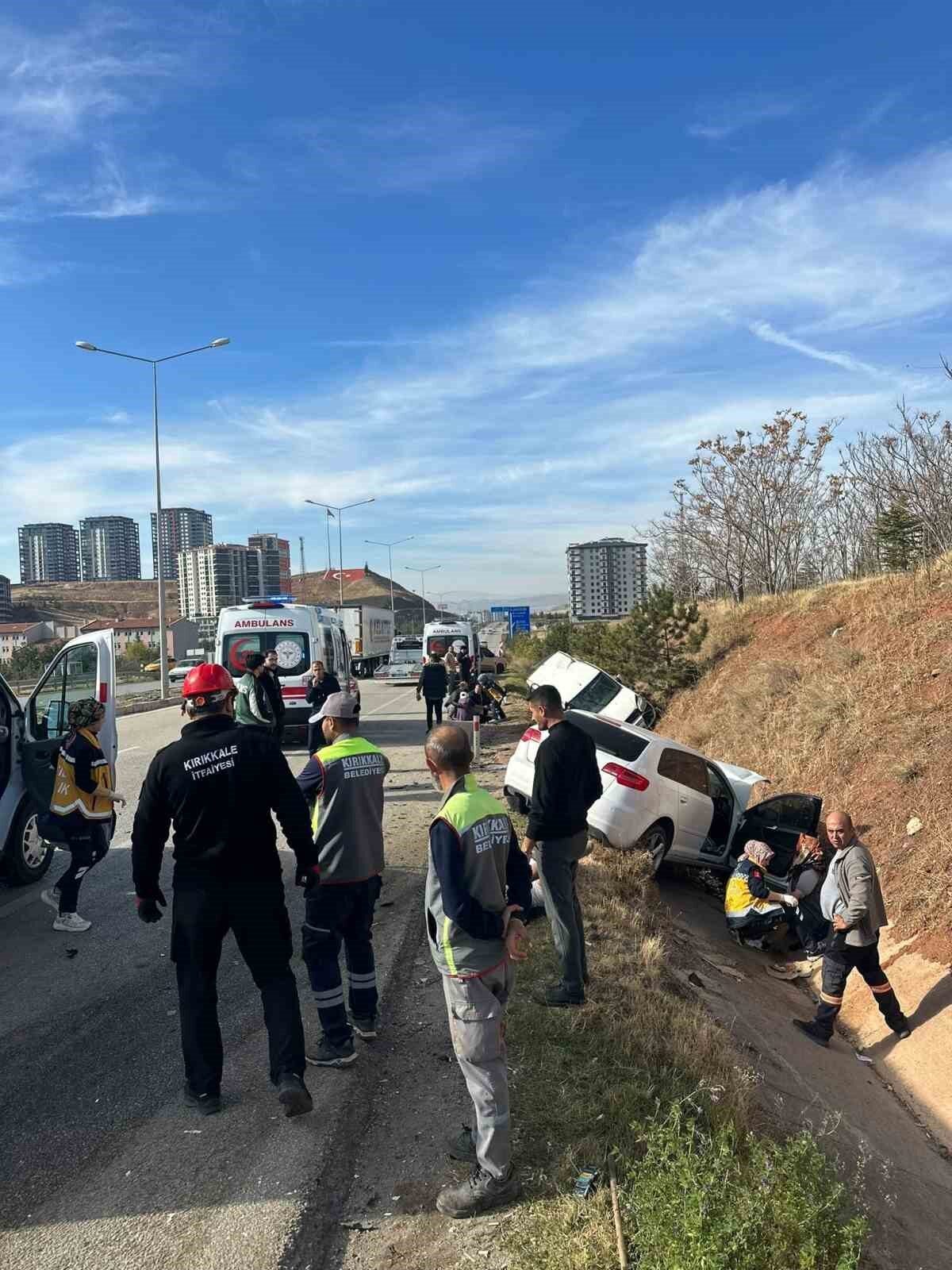 Kırıkkale'de iki otomobilin çarpışması sonucu 8 kişi yaralandı. E.A. ve