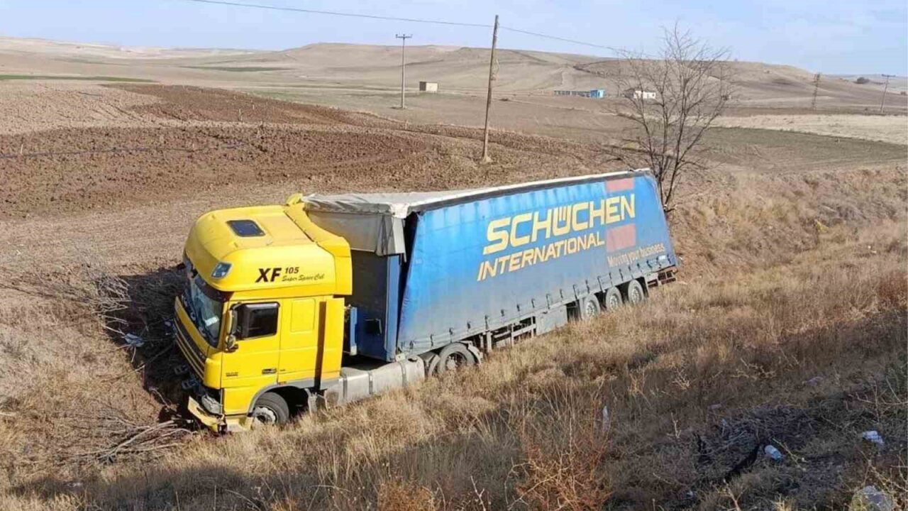 Kırıkkale'de, V.K. (48) idaresindeki bir tır D200 karayolu üzerinde kontrolden