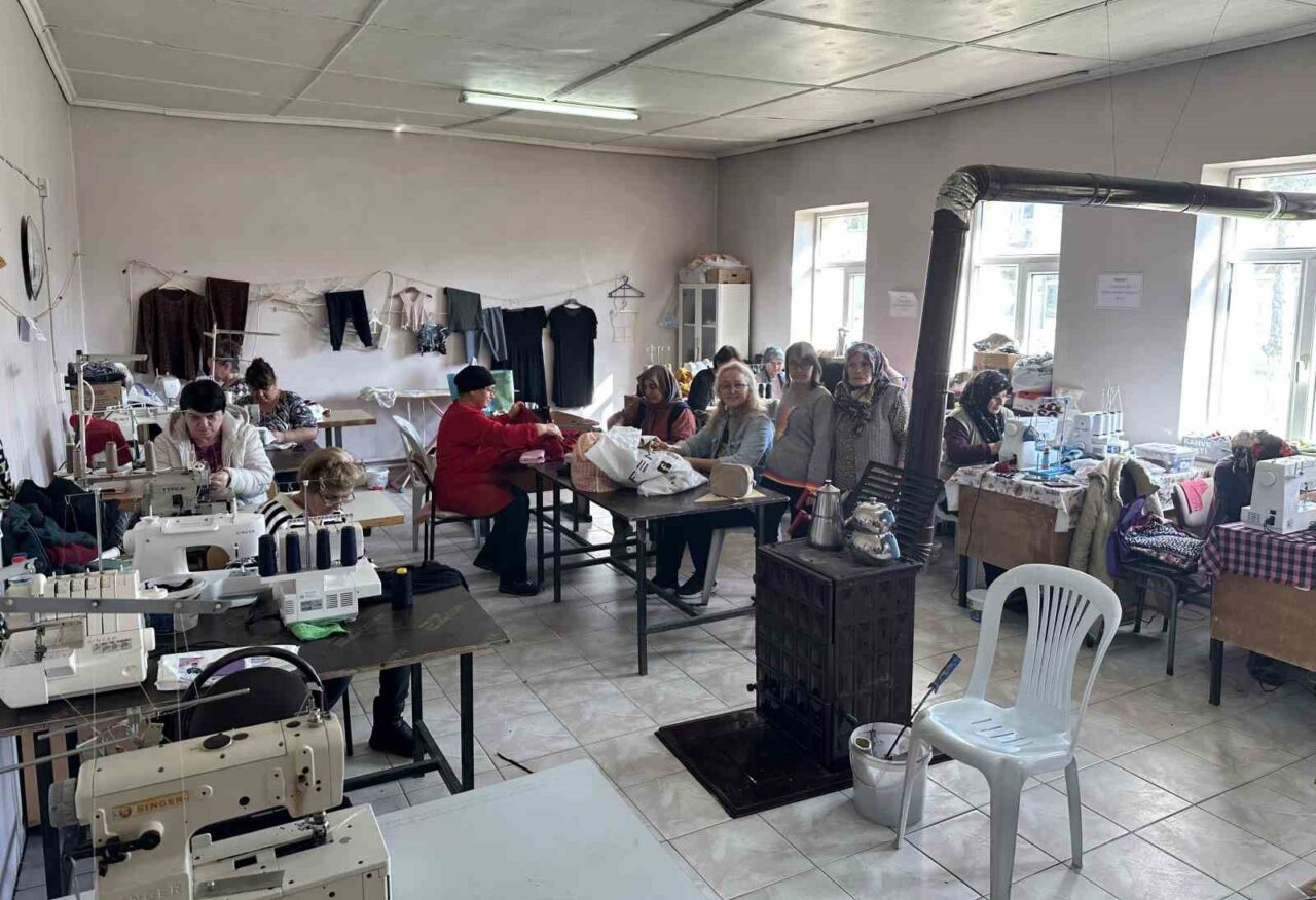 Tekirdağ'ın Muratlı ilçesindeki halk eğitimi merkezinde, Kırkkepenekli Mahallesi'nde düzenlenen dikiş