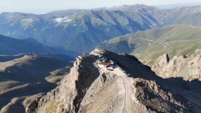 Trabzon-Bayburt sınırındaki Kırklar Dağı Mescidi, bu akşam bilinmeyen bir nedenden