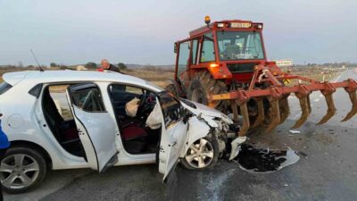 Kırklareli'nin Pınarhisar ilçesinde, dönüş yapmak isteyen traktörle otomobilin çarpışması sonucu