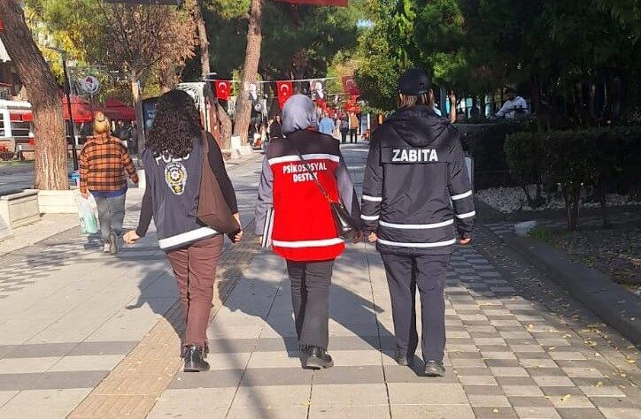 Kırklareli’nde Sokakta Çalışan Çocuklara Yönelik Denetimler Arttı Kırklareli'de polis, zabıta ve sosyal hizmetler tarafından yürütülen denetimlerde, sokakta