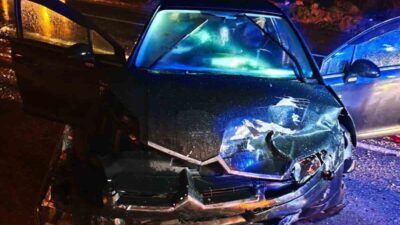 Kırklareli’nde meydana gelen zincirleme trafik kazasında, yağışlı yol nedeniyle bir