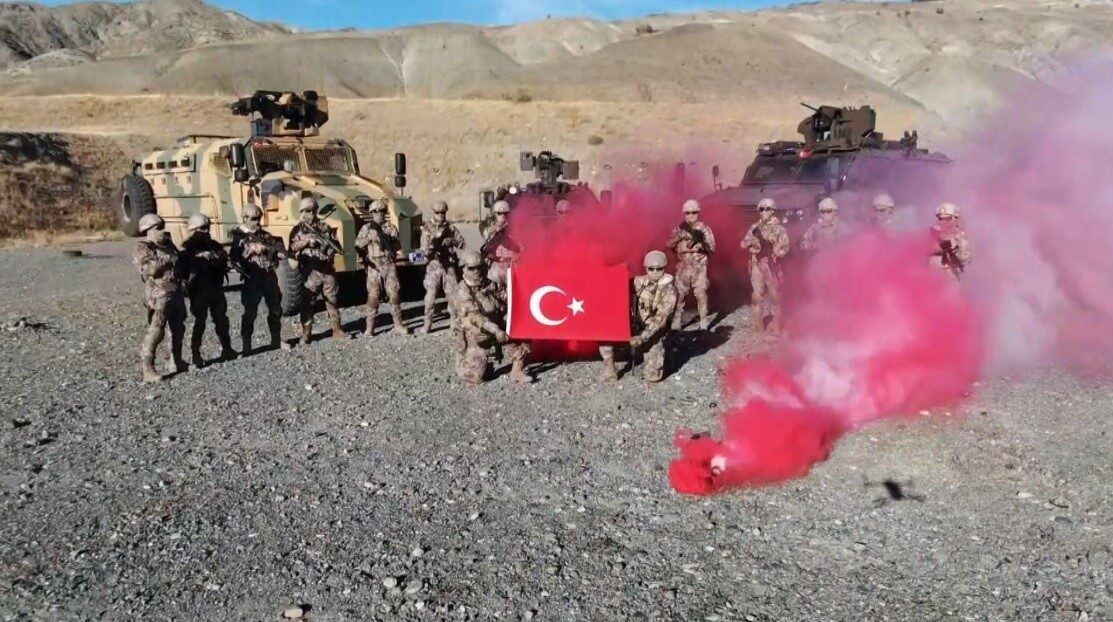 Erzincan’da Özel Harekat Timlerinin Gerçekçi Tatbikatı İzleyenlere Heyecan Verdi