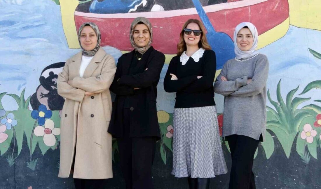 Ağrı'nın Hamur ilçesindeki Yukarı Yenigün Yeşil İlkokulu'nda görev yapan dört