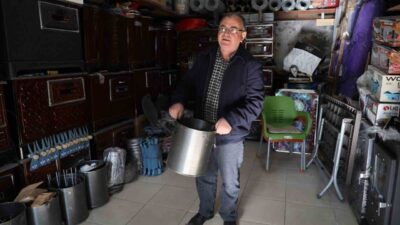 Kırşehir’in Uzun Çarşısı’nda kış mevsiminin gelmesiyle soba ve kova satışları