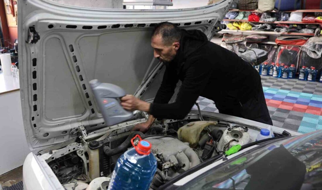 Kırşehir’de Araç Sahipleri Kış Hazırlıklarını Hızlandırdı, Lastik Değişimi Hayati Öneme Sahip Kırşehir'de kış hazırlıkları hızlandı; sürücüler araçlarının bakımını yaptırarak eksiklerini tamamlıyor.