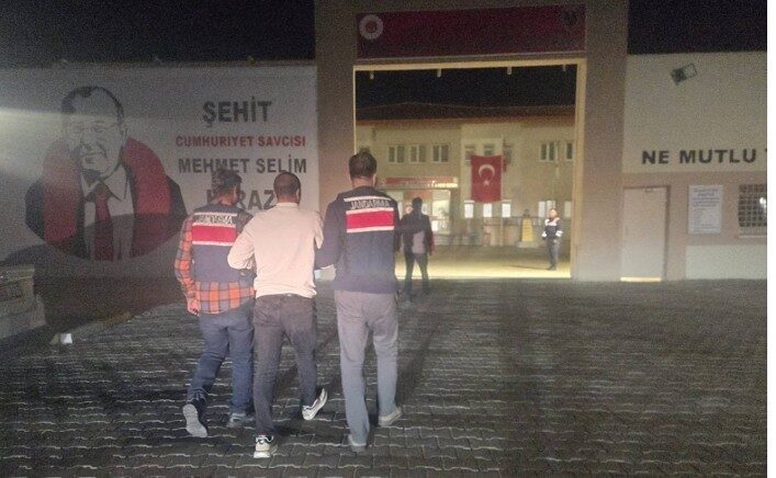Kırşehir'de jandarma, "silahlı terör örgütüne üye olma" ve "tehlikeli maddeleri