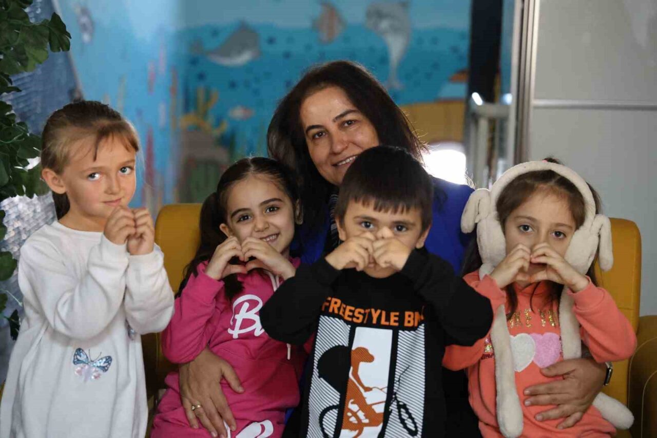 Kırşehir’de 30 Yılını Dolduran Anaokulu Müdürü Gülsen Arıcı Güvenç, Yılın Öğretmeni Unvanını Aldı