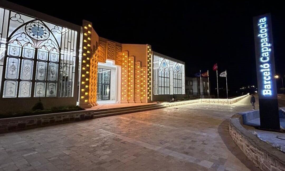 Selda ve Hikmet Dönmez, Koca'da "Usta Eller Atölyesi"ni işleterek el