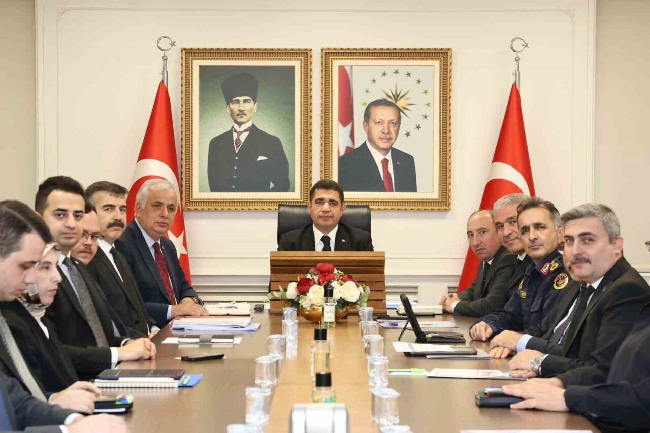 Düzce Valisi Selçuk Aslan başkanlığında, 2025-2026 kış tedbirleri için bir