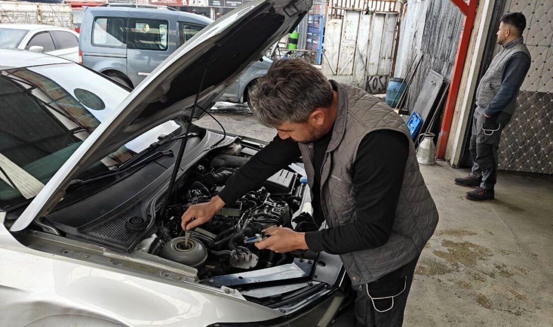 Kayseri'de 30 yıldır motor ustası olan Selçuk Soylu, kış bakımlarında