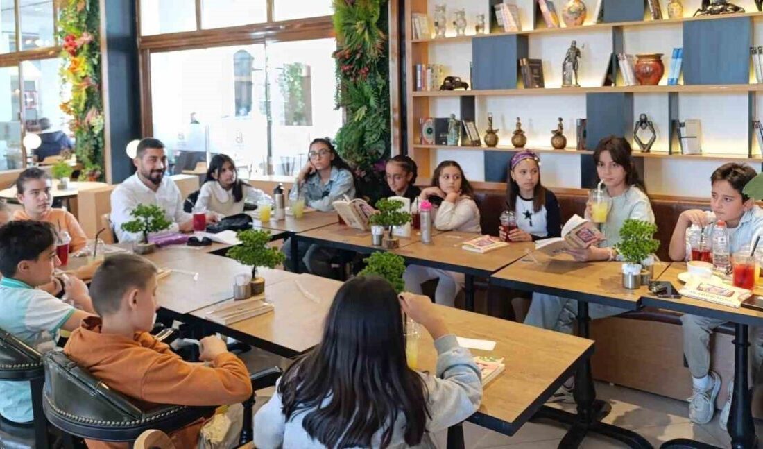 Van'ın Edremit ilçesindeki Salih Yıldız Ortaokulu'nda rehberlik öğretmeni Erkan Görmüş,