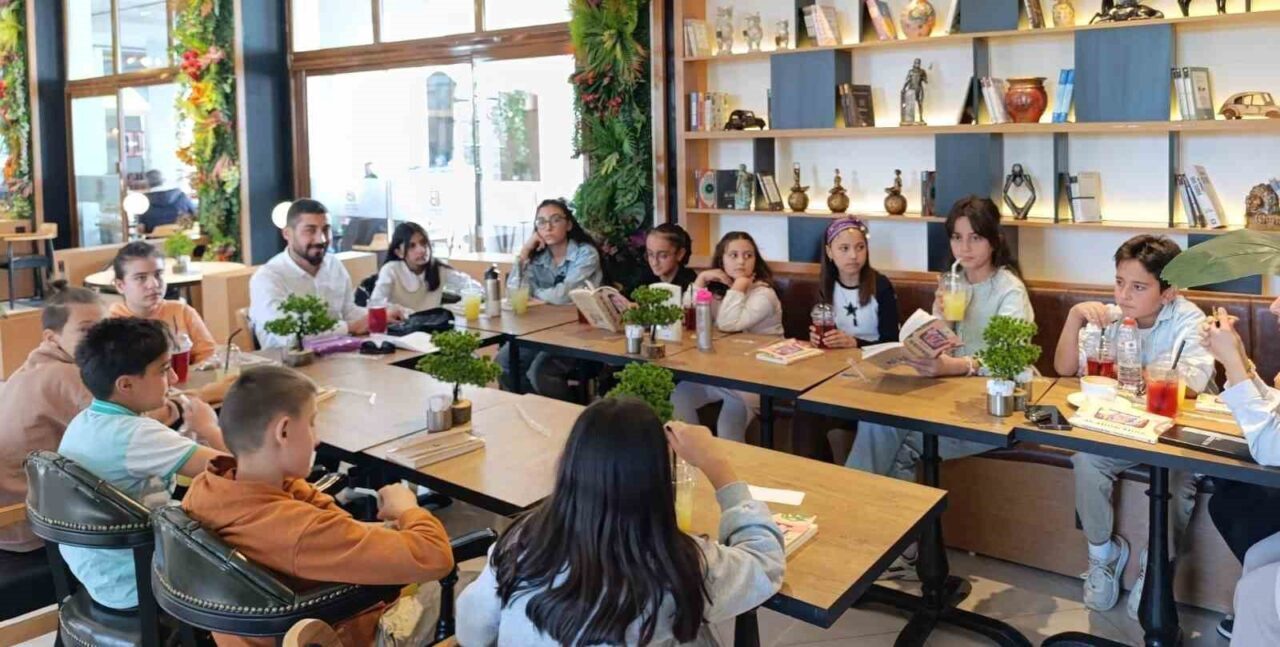 Van'ın Edremit ilçesindeki Salih Yıldız Ortaokulu'nda rehberlik öğretmeni Erkan Görmüş,