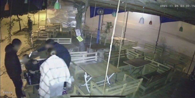 Kurban Şaka Olmak İstedi, Genç Kızın Hayatı Tehlikeye Girdi: M.Ö. Gözaltında Aydın'ın Efeler ilçesinde M.Ö., kafede oturan kız kardeşinin kafasına kurusıkı