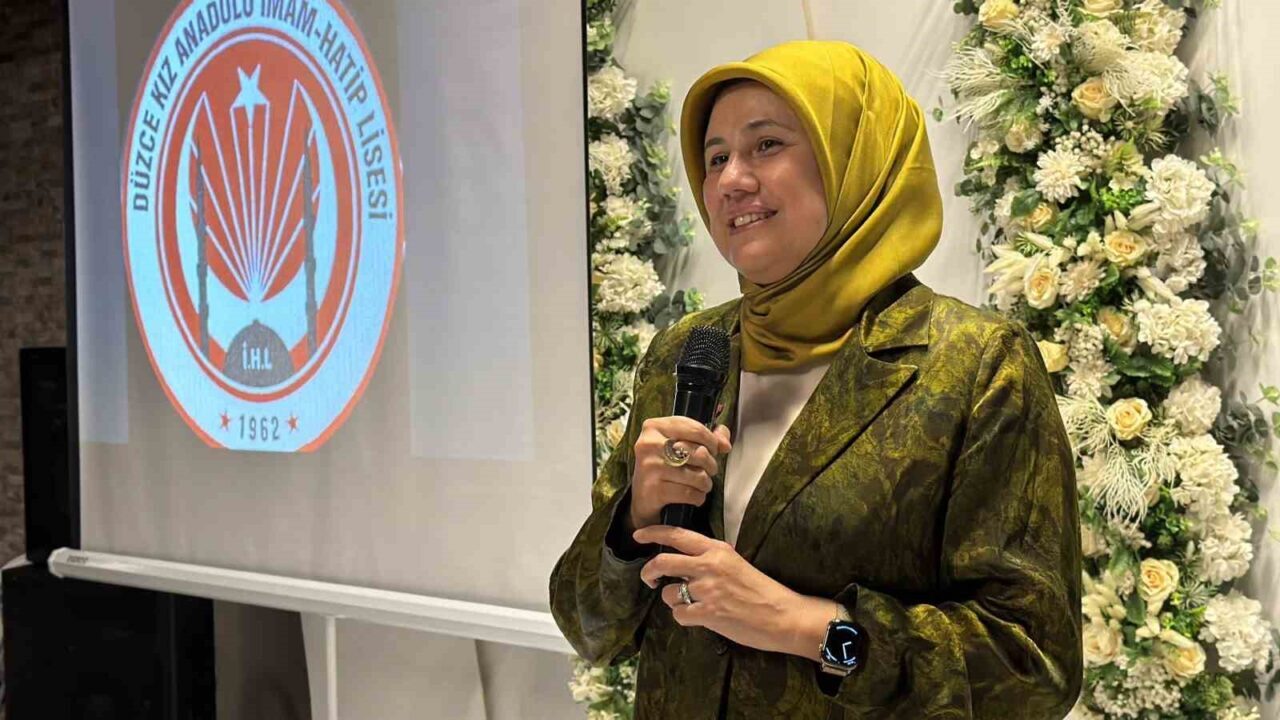 Düzce Kız Anadolu İmam Hatip Lisesi'nin müdürü Zekeriya Güzeldal, 41