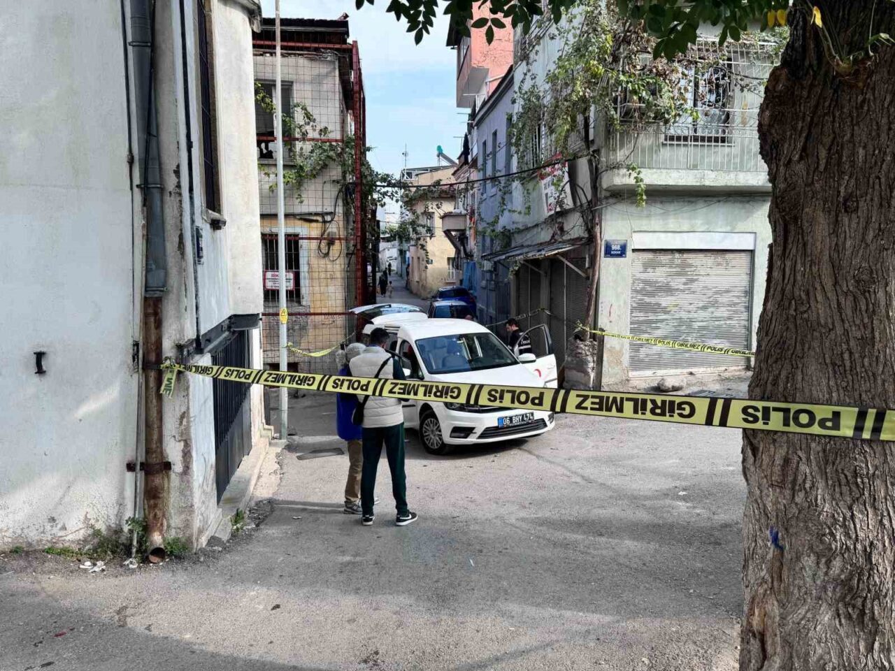 İzmir'in Konak ilçesinde, Kızılay Aşevi çalışanı Ahmet Cinoğlu, ihtiyaç sahiplerine