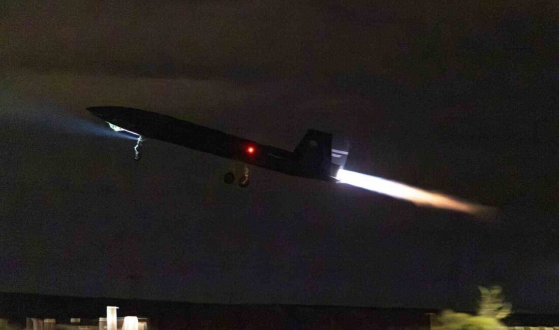 Bayraktar KIZILELMA, Dünyada İlk Kez İnsansız Savaş Uçağına Entegre Edilen Elektro-Optik Hedefleme Sistemiyle Tarih Yazdı Baykar tarafından geliştirilen Bayraktar KIZILELMA, dünyada ilk kez insansız savaş