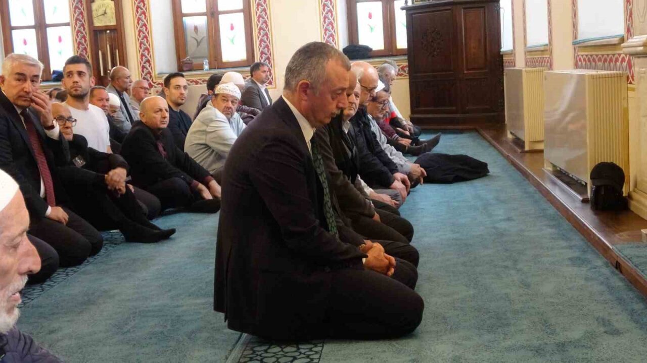 Kocaeli Valiliği, 10 Kasım'da Atatürk için 12 ilçenin camilerinde mevlit