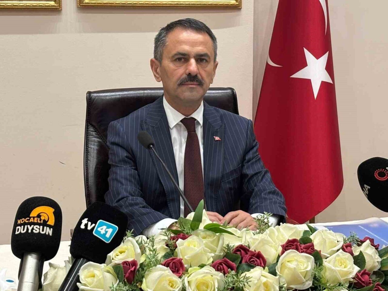 Kocaeli Valisi İlhami Aktaş, Kandıra açıklarında yangın çıkan yabancı bir