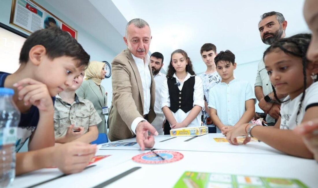 Kocaeli’de 392 Milyon Liralık Eğitim Desteği Projesi Kapsamında 30 Bin Öğrencinin Ödemeleri Hesaplara Yatırıldı Kocaeli Büyükşehir Belediyesi, dar gelirli ailelere yönelik eğitim desteği projesi