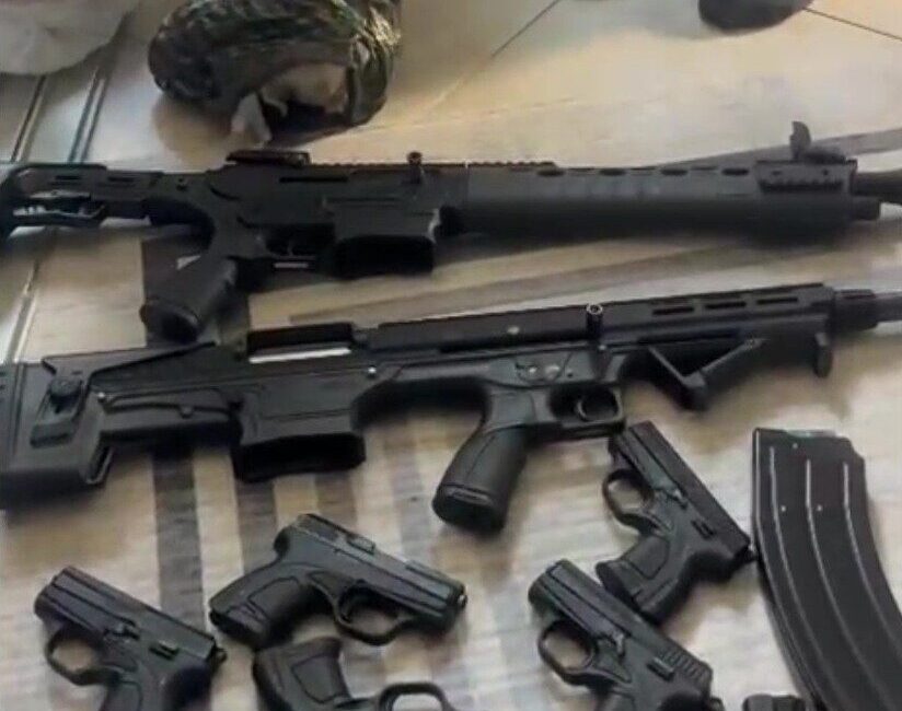 Kocaeli'de gerçekleştirilen operasyonda G.D. isimli şahsın evinde 8 ruhsatsız tabanca,