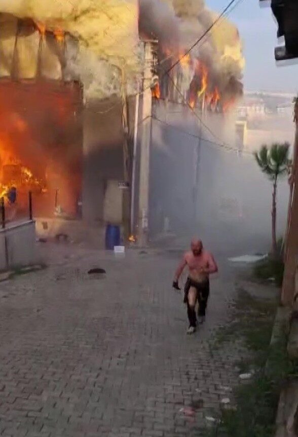 Kocaeli'nin Dilovası ilçesinde bir parfüm fabrikasında çıkan yangında 6 kişi