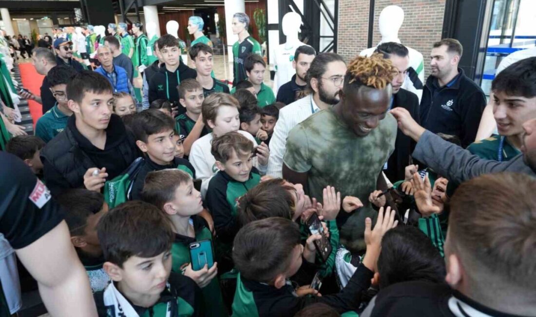 Dan Agyei, Kocaeli Spor Tarihi Sempozyumu’nda Galatasaray zaferine dair taraftarlarla buluştu Kocaelispor'un Galatasaray'a karşı kazandığı maçta gol atan Dan Agyei, Kocaeli