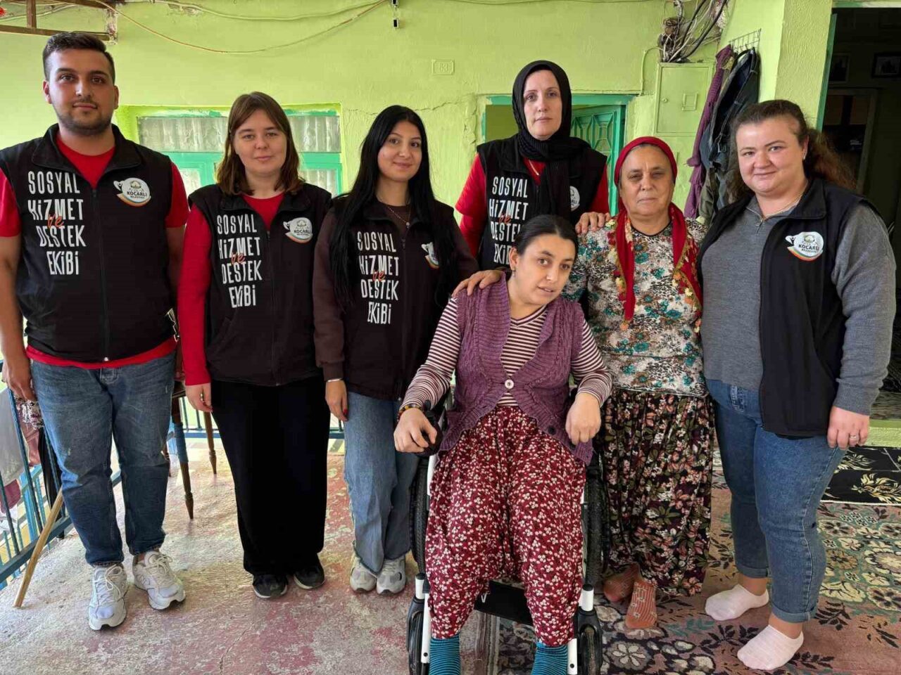 Koçarlı Belediye Başkanı Özgür Arıcı, ihtiyaç sahiplerine ulaşmak amacıyla 'Sosyal