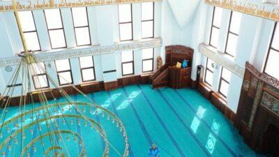 Kocasinan Belediyesi, 2014'te kurduğu 'Cami Temizleme Ekibi' ile ilçedeki camileri