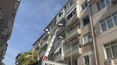 Kocaeli'nin Darıca ilçesindeki riskli yapı olarak belirlenen beş katlı bina,