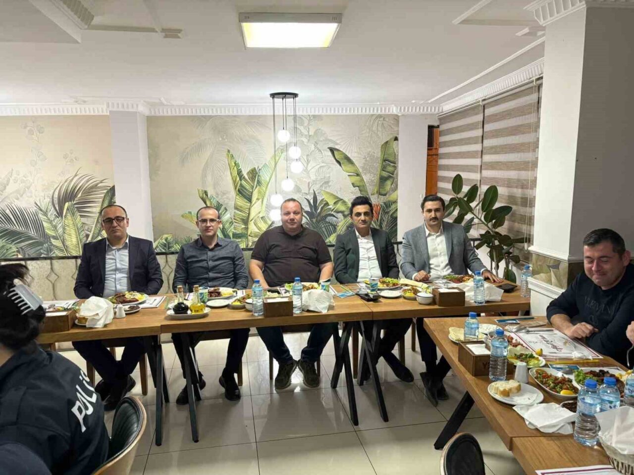 Afyonkarahisar'ın Şuhut ilçesinde Komiser Turgay Durdu'nun Niğde'ye tayin olması sebebiyle