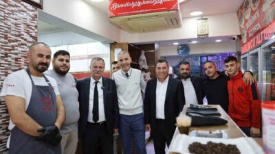 Unusemre Belediye Başkanı Semih Balaban, mahalle ziyaretleri çerçevesinde esnafla bir