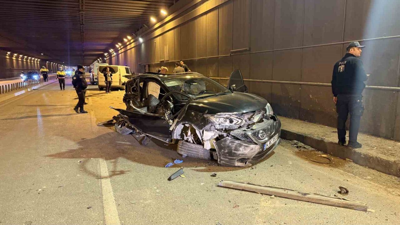 Adana’da Kontrolden Çıkan Araç, Karşıdan Gelen Panelvanla Çarpıştı: 2 Ölü, 1 Yaralı