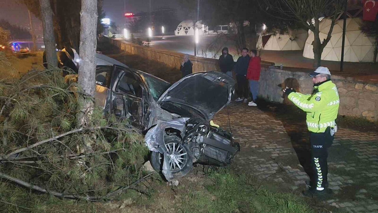 Karabük'te Enes Ö. yönetimindeki otomobil, kontrolünü kaybederek kaldırıma çıkıp duvara,