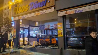 Şanlıurfa'nın Karaköprü ilçesinde kontrolden çıkan bir otomobil, yeni açılan bir