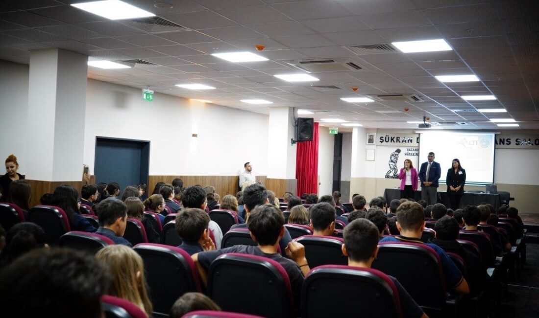 Konyaaltı Belediyesi, eğitim gören öğrencilere Sıfır Atık Eğitimi vererek, atık