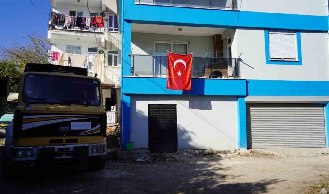 Konyaaltı Belediyesi, Şehit Murat Talay’ın Ailesi İçin Sıcak Asfalt Çalışması Yaptı Konyaaltı Belediyesi, Şehit Murat Talay’ın ailesinin yaşadığı sokakta sıcak asfalt