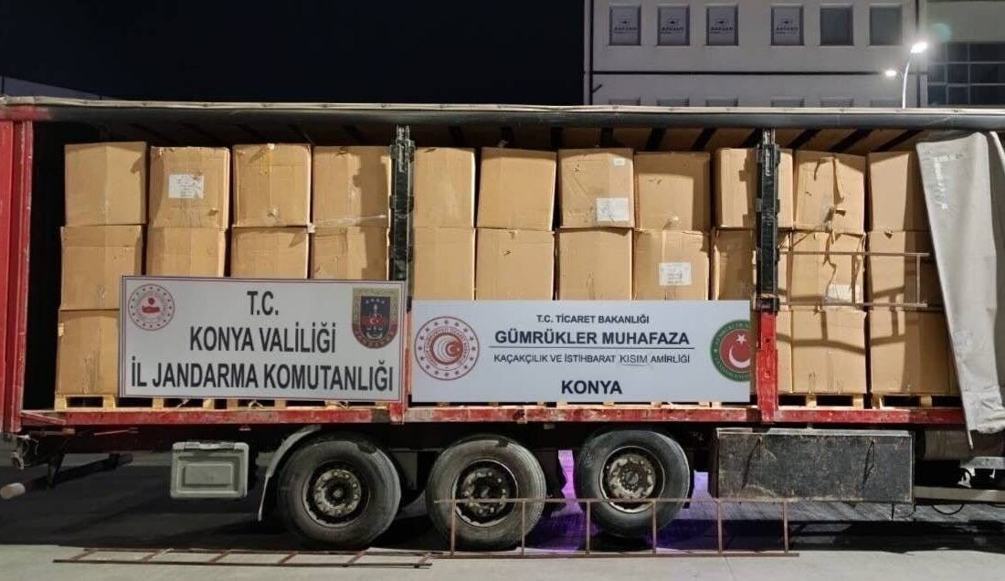 Konya'da jandarma, durdurulan bir tırda 12 bin 920 kilogram bandrolsüz