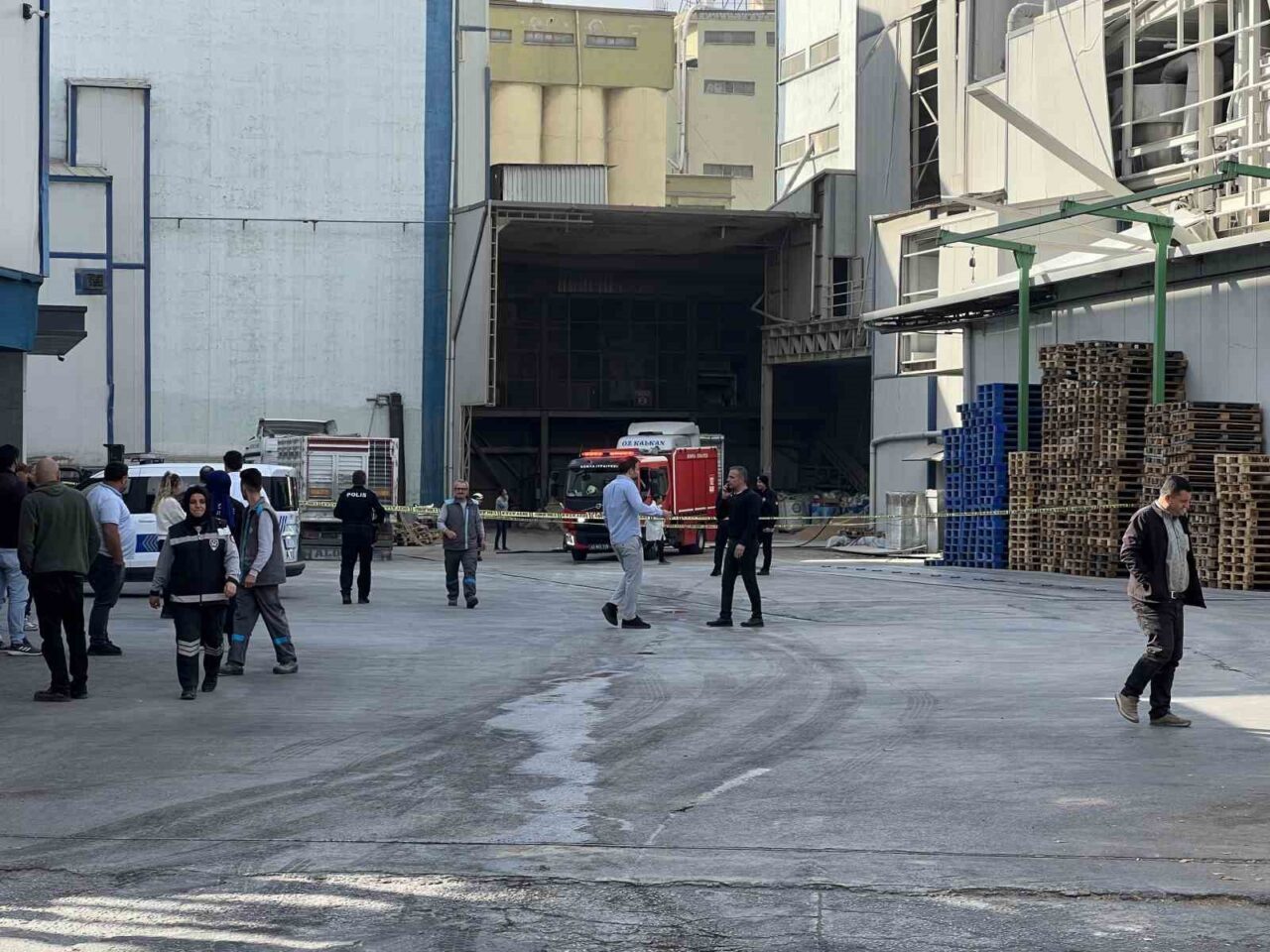 Konya'nın Karatay ilçesindeki Meram Un Fabrikası'nda gaz sıkışması nedeniyle çıkan