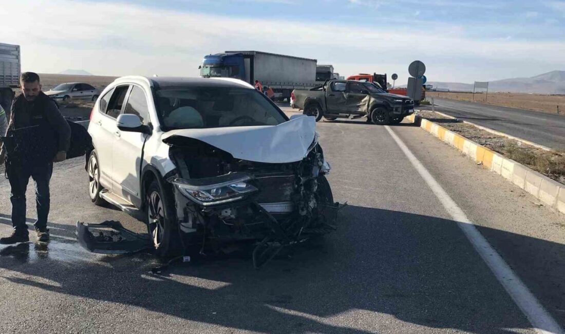 Konya’nın Ereğli ilçesinde meydana gelen trafik kazasında 7 kişi yaralandı Konya'nın Ereğli ilçesinde bir SUV ile kamyonetin çarpışması sonucu 7