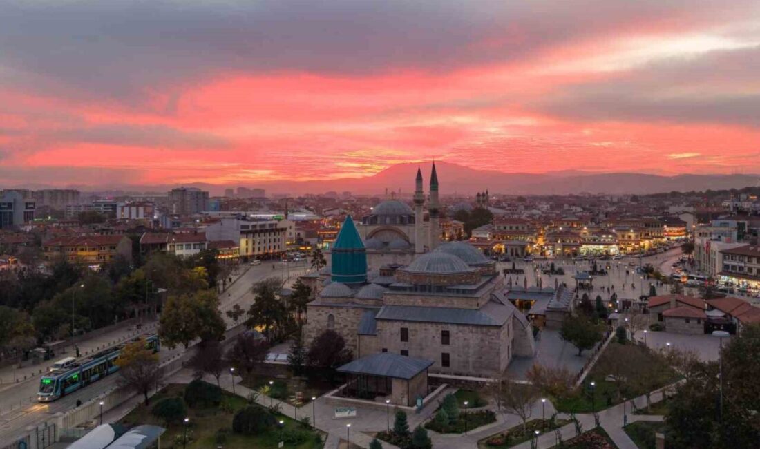 Konya’da Gün Batımı, Tarihi Mekanları Kartpostallık Görüntülerle Süslüyor Konya, akşam saatlerinde gün batımının yarattığı büyüleyici manzaralarla büyülüyor. Mevlana