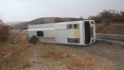 Konya’nın Beyşehir ilçesinde bir öğrenci servisi devrildi, 31 kişi yaralandı.