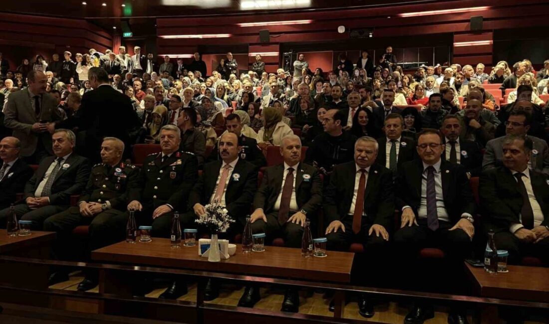 Konya’da 24 Kasım Öğretmenler Günü Coşkuyla Kutlandı Konya'da 24 Kasım Öğretmenler Günü, Selçuklu Kongre Merkezi'nde düzenlenen etkinliklerle