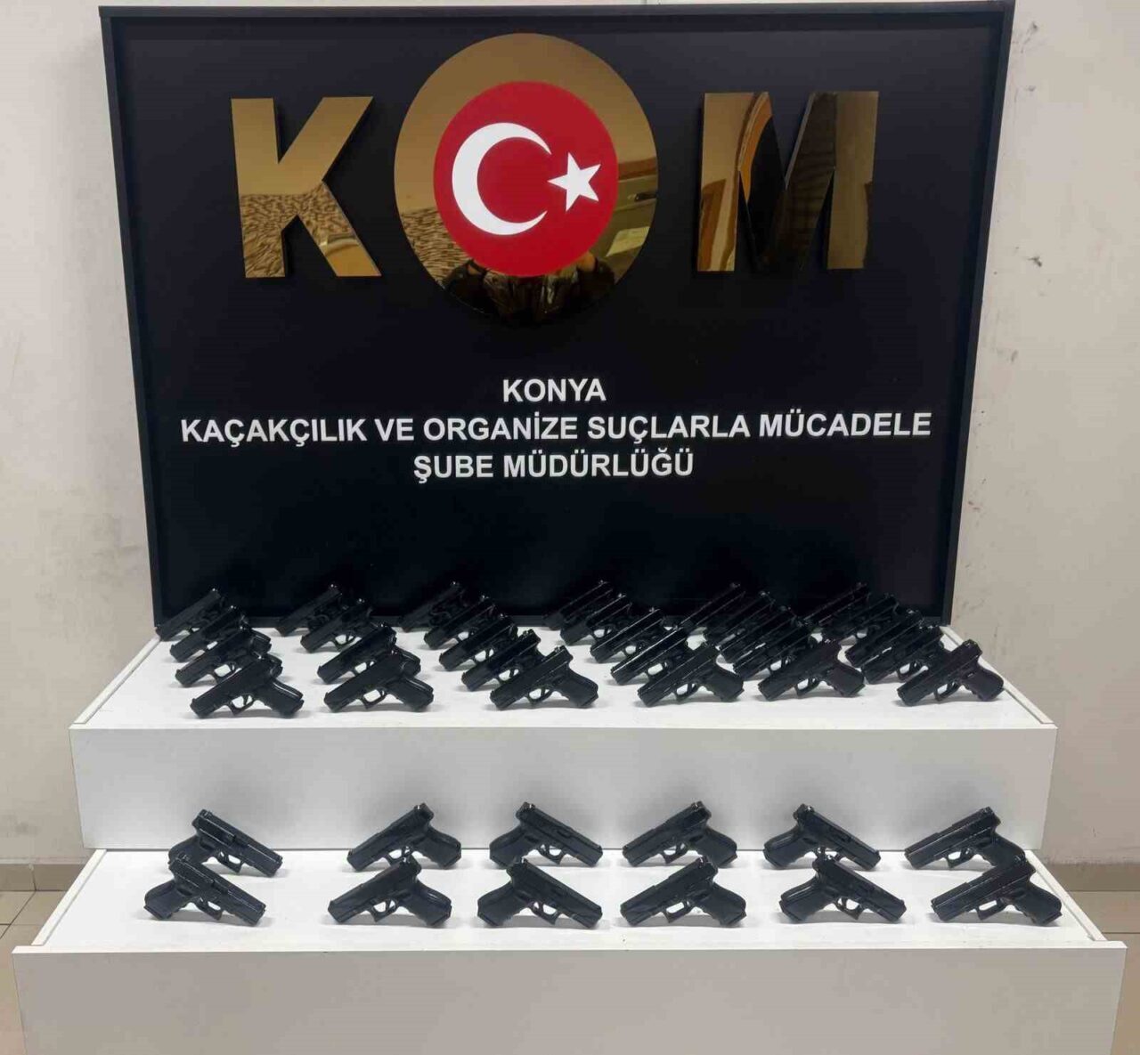 Konya Emniyet Müdürlüğü'nün KOM ekipleri, yasa dışı silah ticareti kapsamında