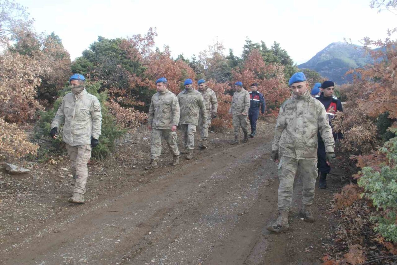 Konya'nın Beyşehir ilçesinde kaybolan 15 yaşındaki Berk İvacık için yürütülen
